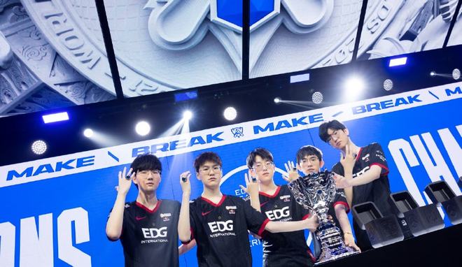 时刻挺身而 时刻挺身而